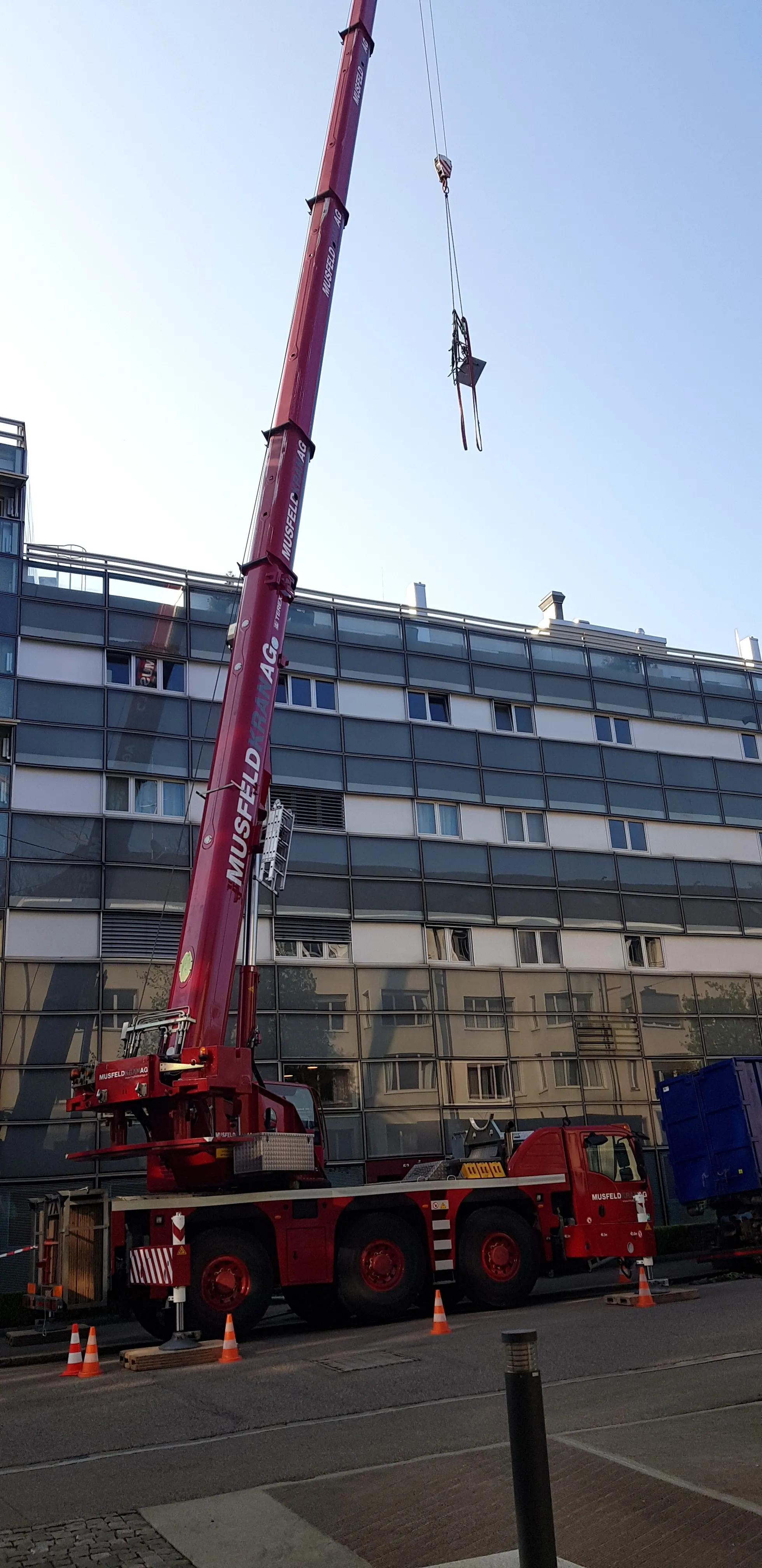Bild 2 Flachdachsanierung und Installation PV-Anlage, Bürogebäude SUVA, Basel