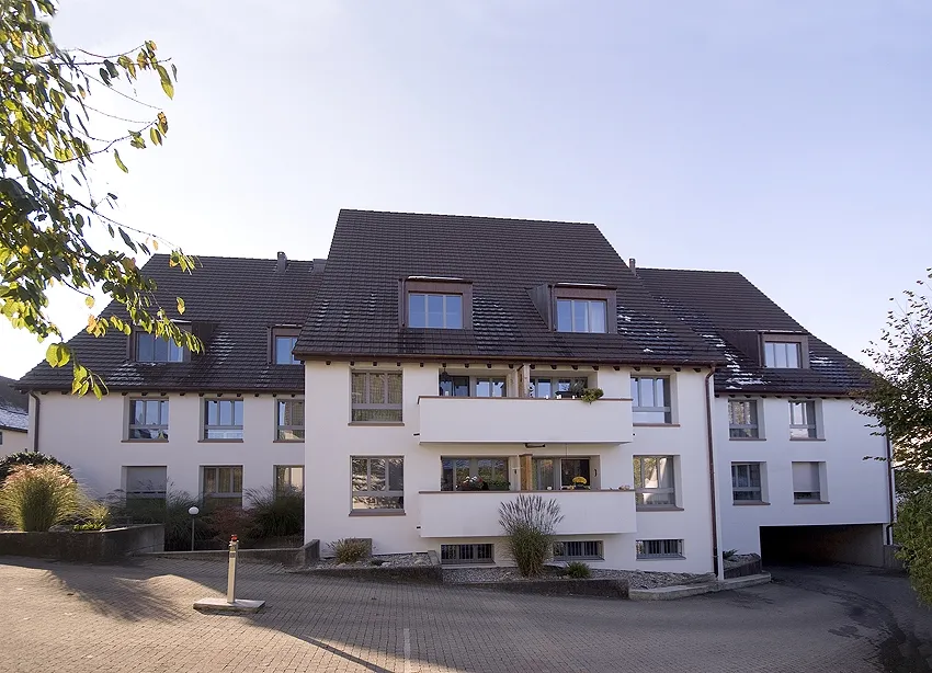 Bild 2 Aussensanierung Mehrfamilienhäuser, Biel-Benken