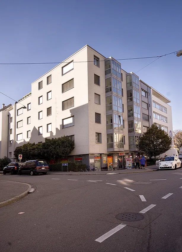 Bild 2 Mehrfamilienhaus mit Laden, Basel