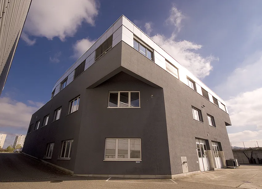 Bild 4 Verwaltungsgebäude mit Lager- und Werkstattetage, Pratteln